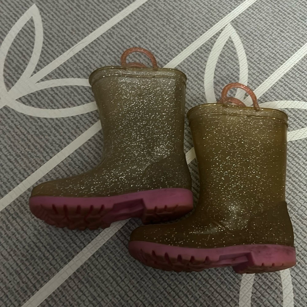 Size 7/8 light up rain boots